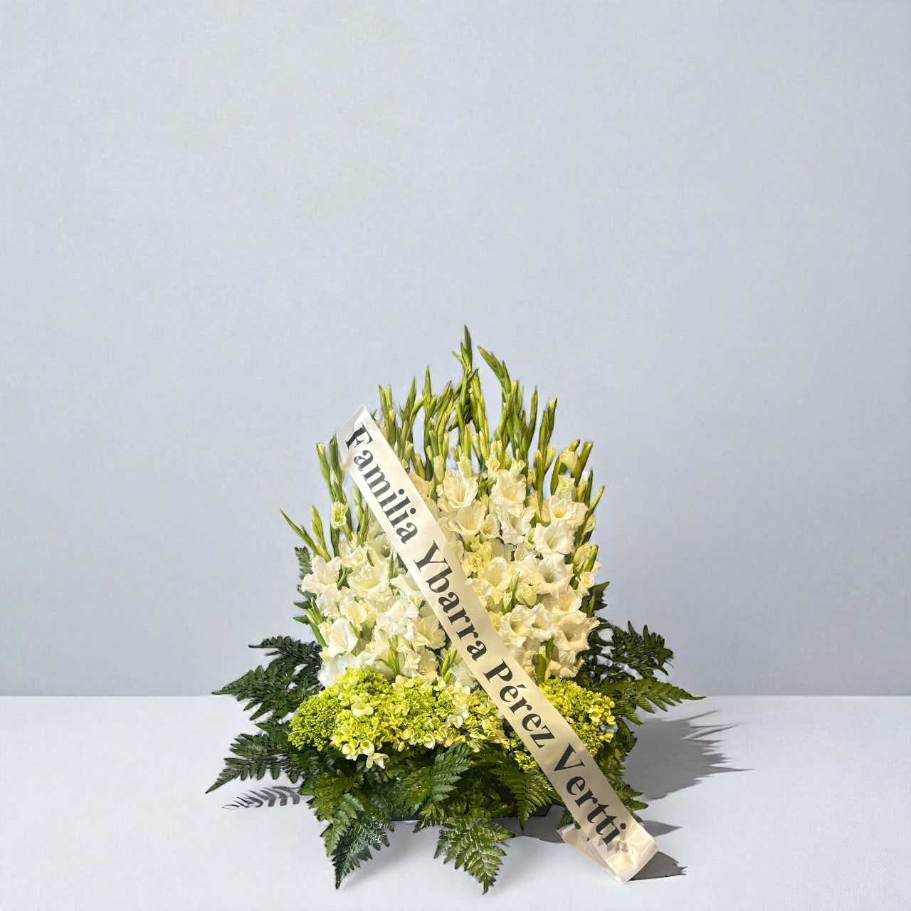 Arreglo fúnebre con hortensias